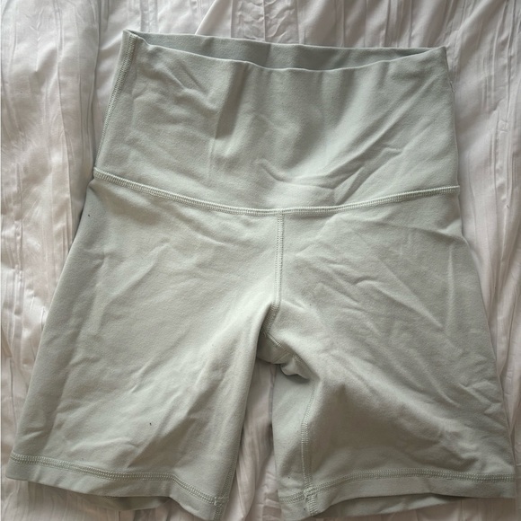 Aritzia 6” seam biker shorts - Picture 2 of 2